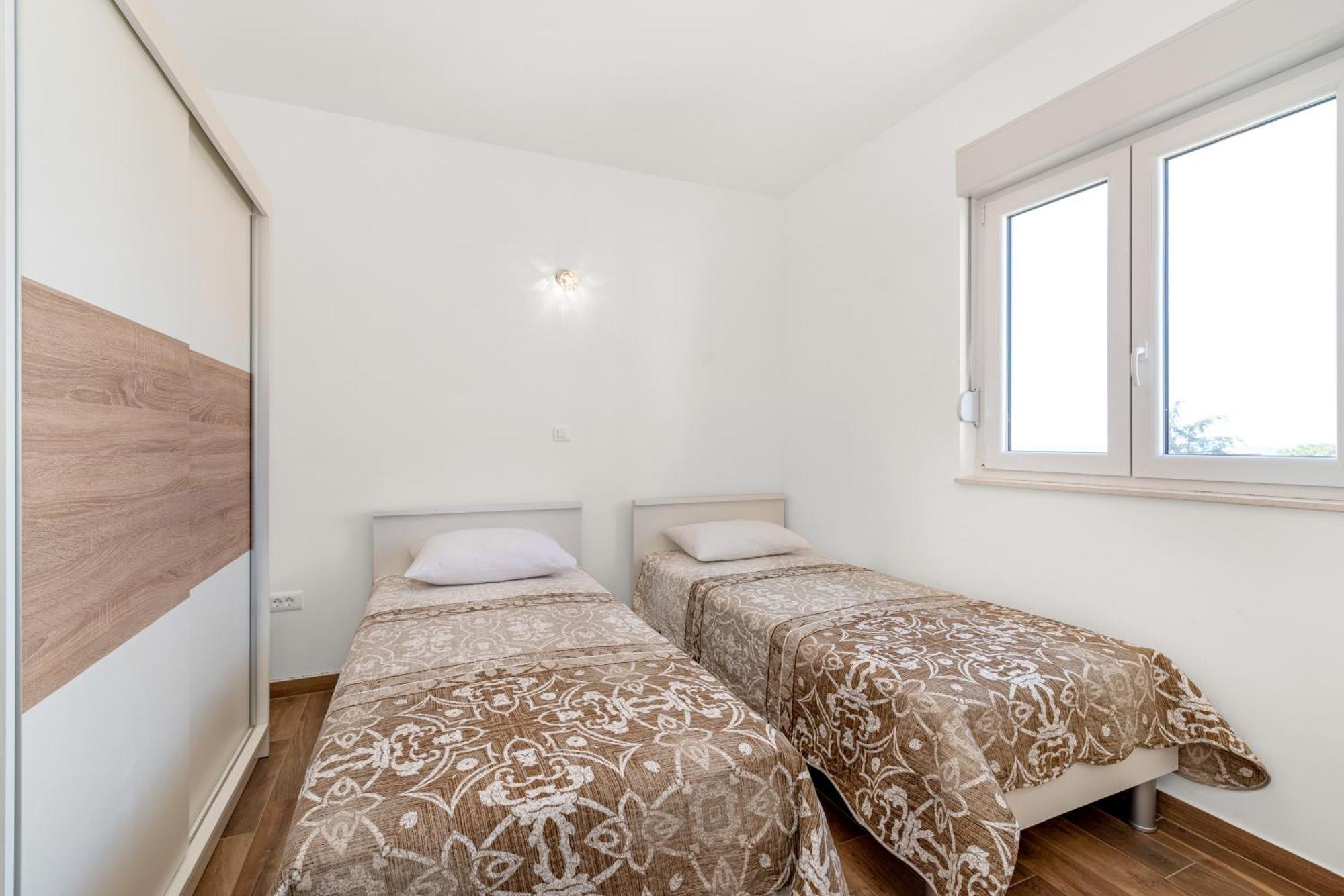 Apartment Boomerang